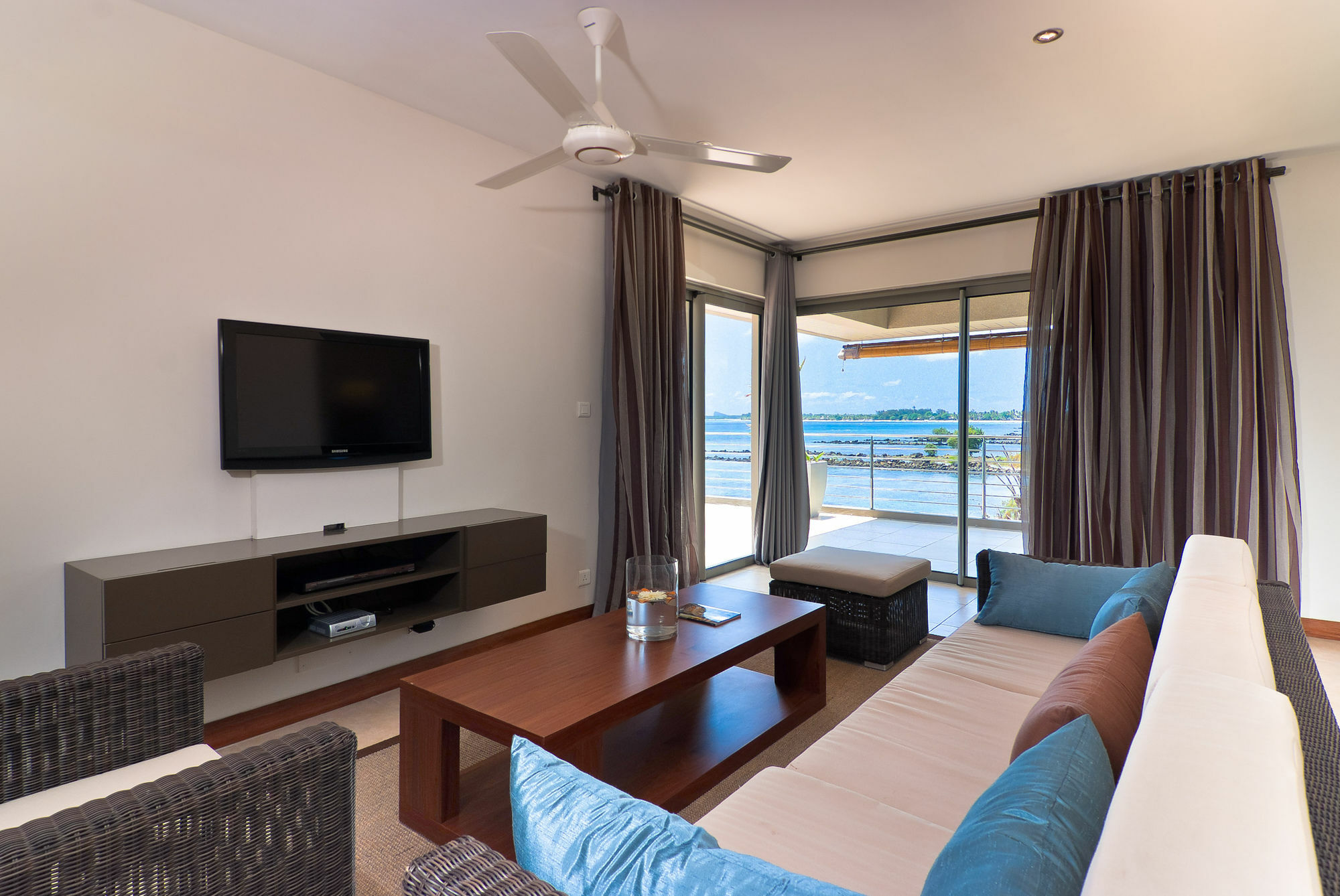 Bon Azur Beachfront Suites & Penthouses With Lov Trou-aux-Biches Exterior foto