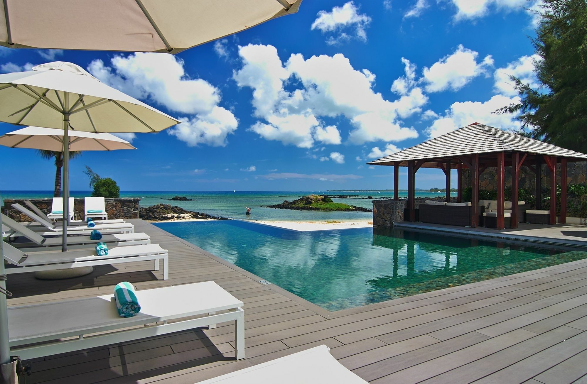 Bon Azur Beachfront Suites & Penthouses With Lov Trou-aux-Biches Exterior foto